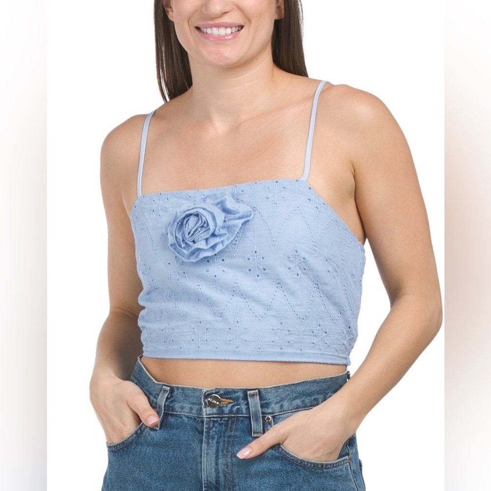 Le Lis Collection Women’s Cropped Tank Top Light Blue Color Size Medium